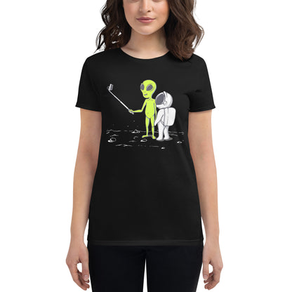 Alien Selfie - Women's T-Shirt | TheShirtfather